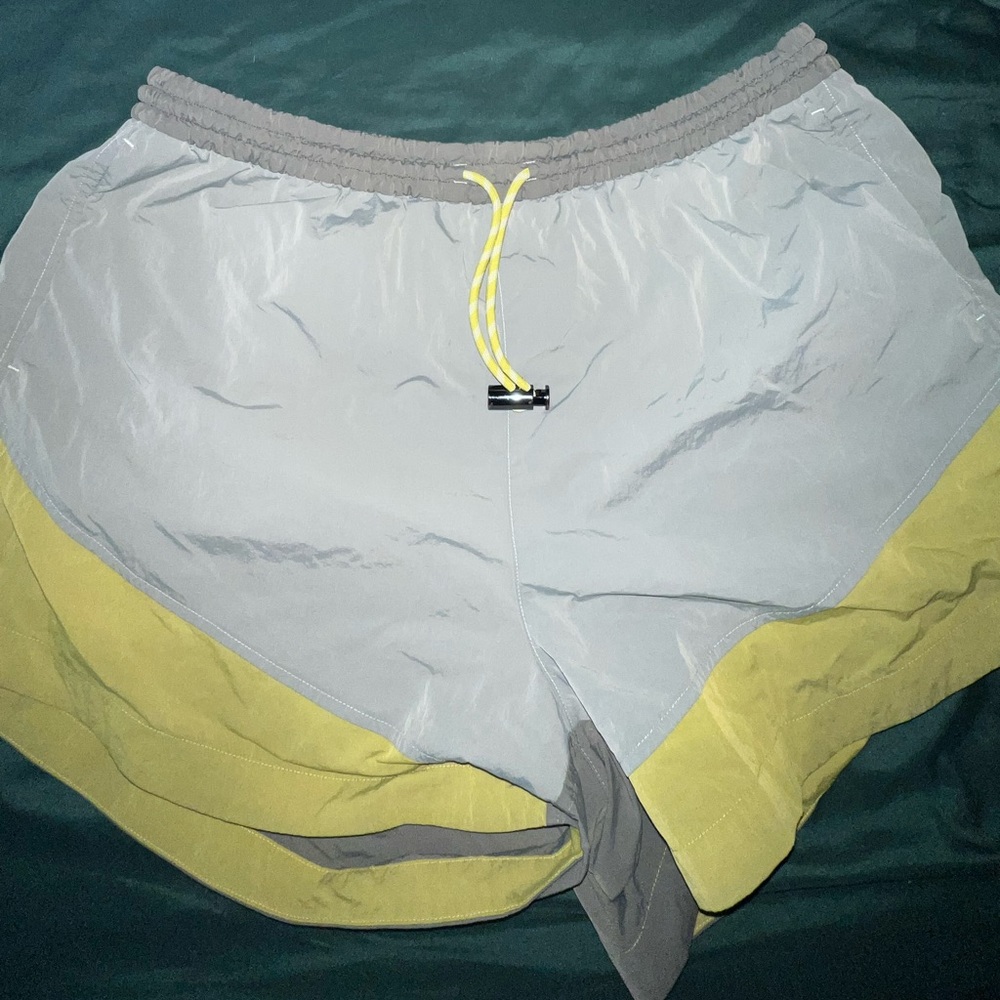 Lululemon hiking evergreen hi rise shorts size 10